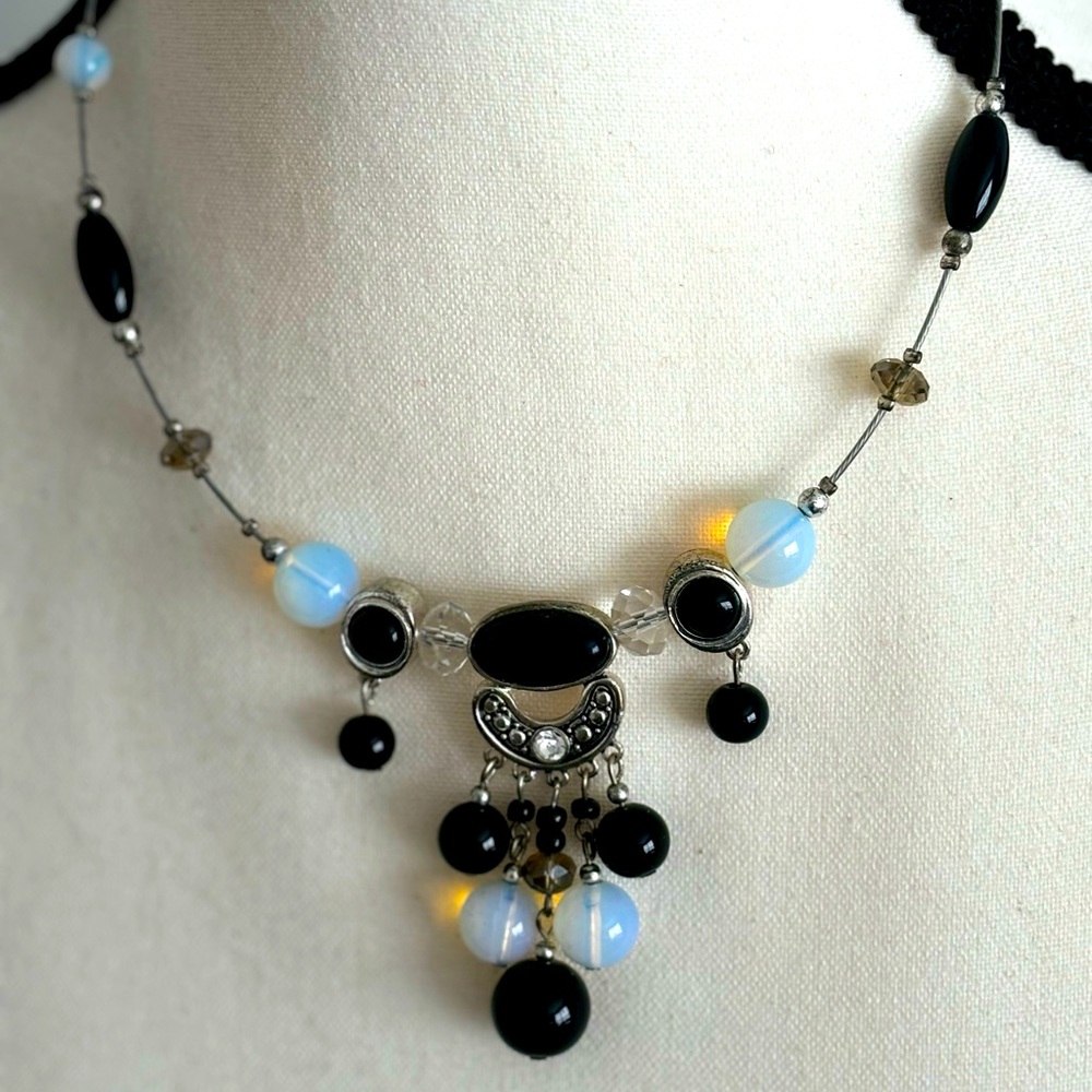 VTG GEMSTONE STONE SILVER TONE NECKLACE AMBER BLACK OPAL & RHINESTONE. 8.5 “